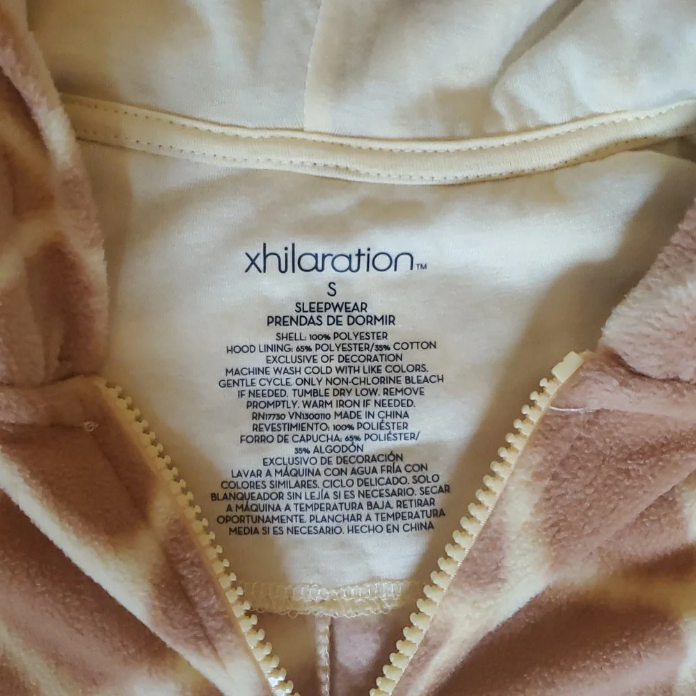 Xhilaration Women's Small Giraffe Print Pajama or Costume